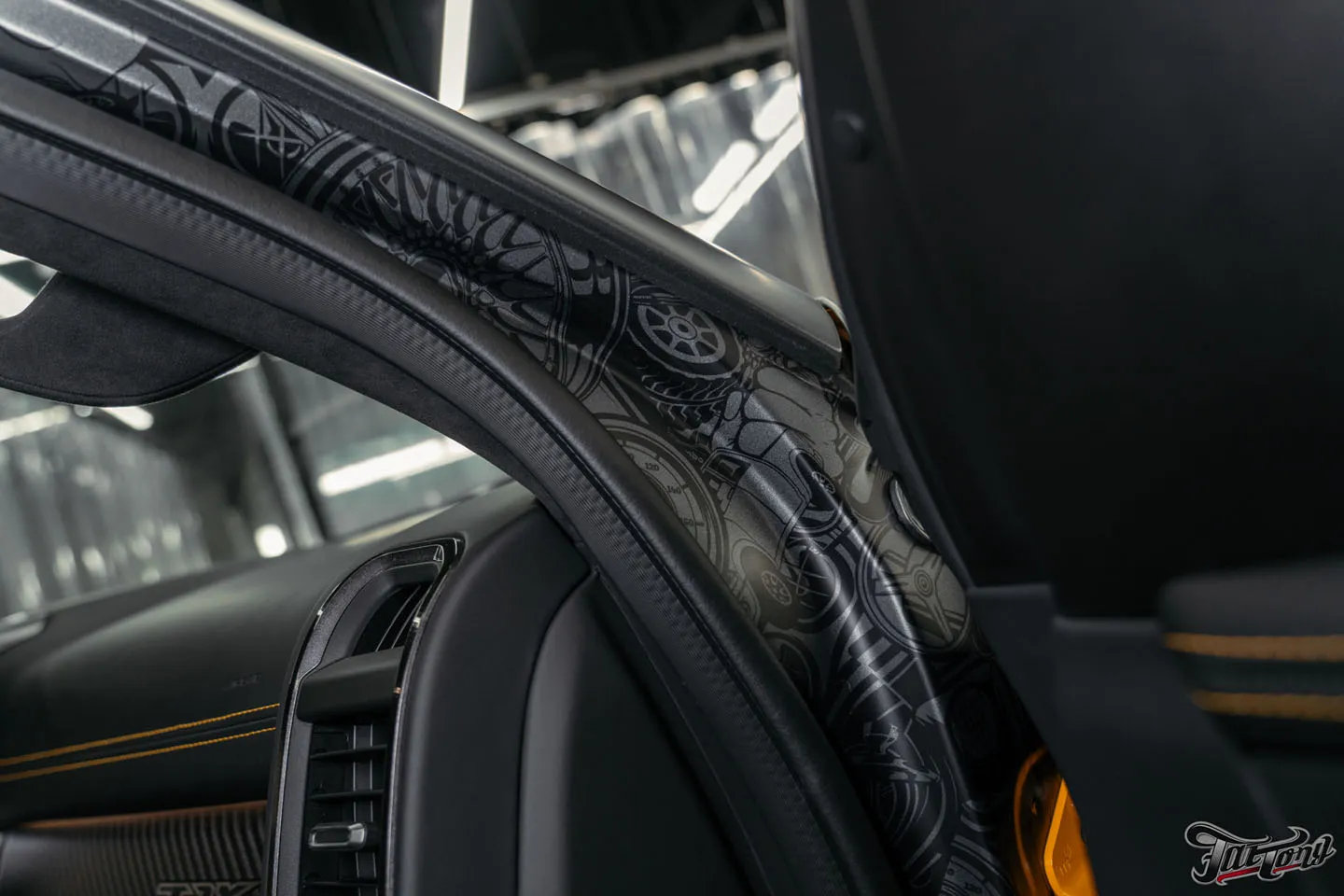 Что мы сделали с RAM TRX Hennessey Mammoth 1000?! Часть 1: автомобиль до начала работ, оклейка винилом и полиуретаном, татуировки в проемах
